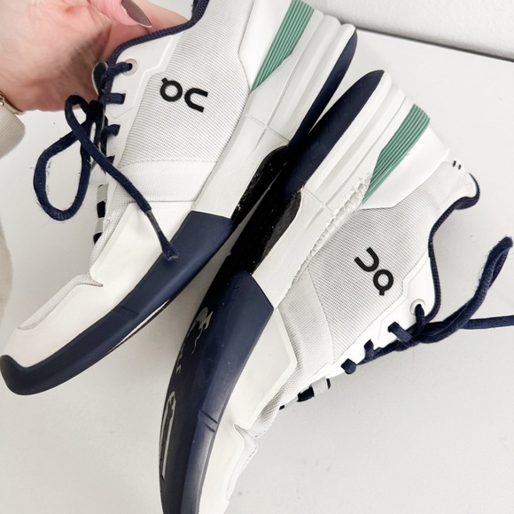 On The Roger Pro tennis shoes Women’s 8.5 - Picture 3 of 8